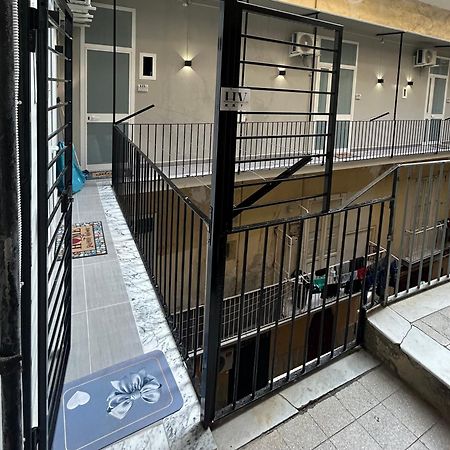 Valentino Caracciolo 105 Apartment Napoli Bagian luar foto