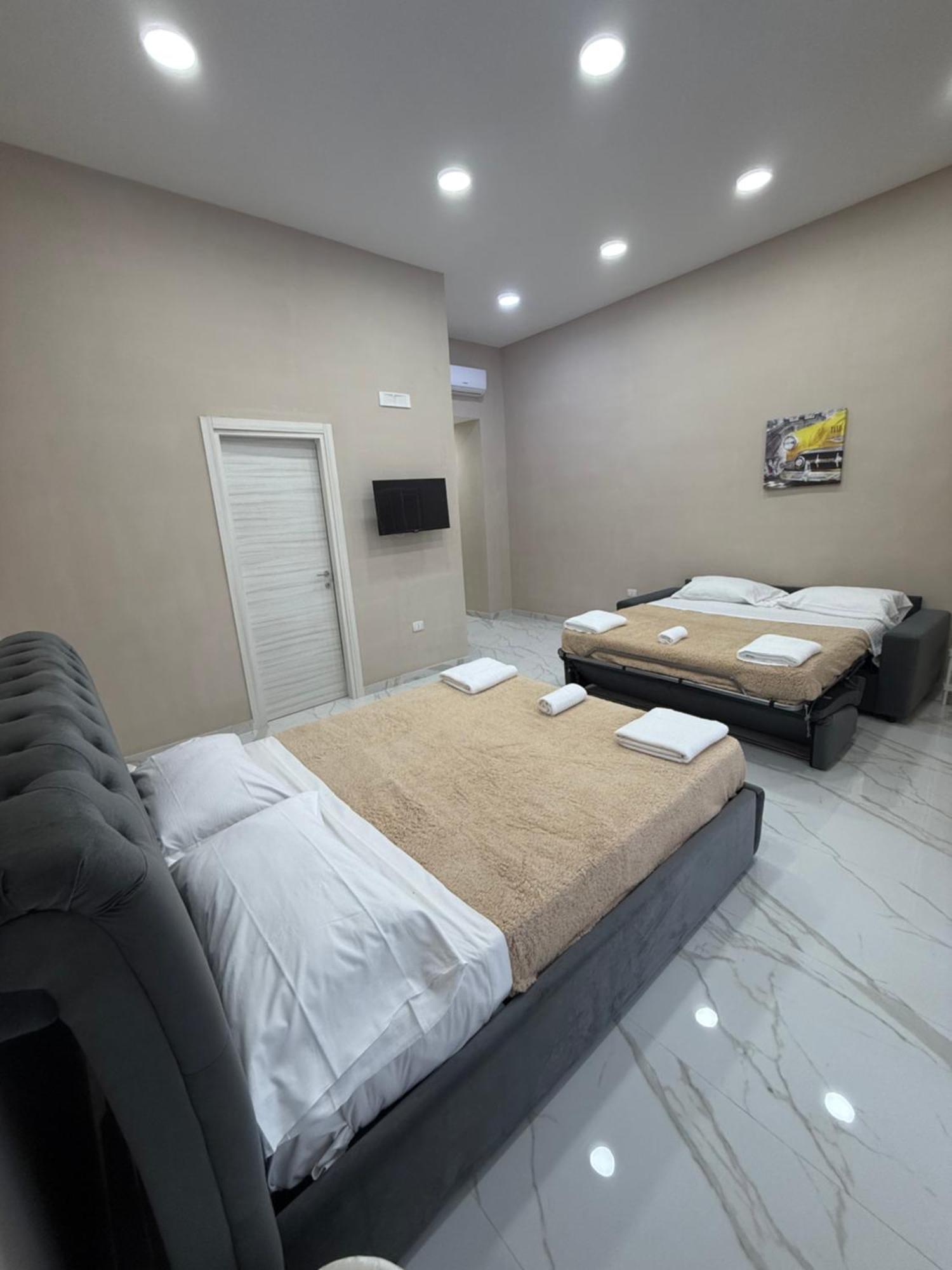 Valentino Caracciolo 105 Apartment Napoli Bagian luar foto