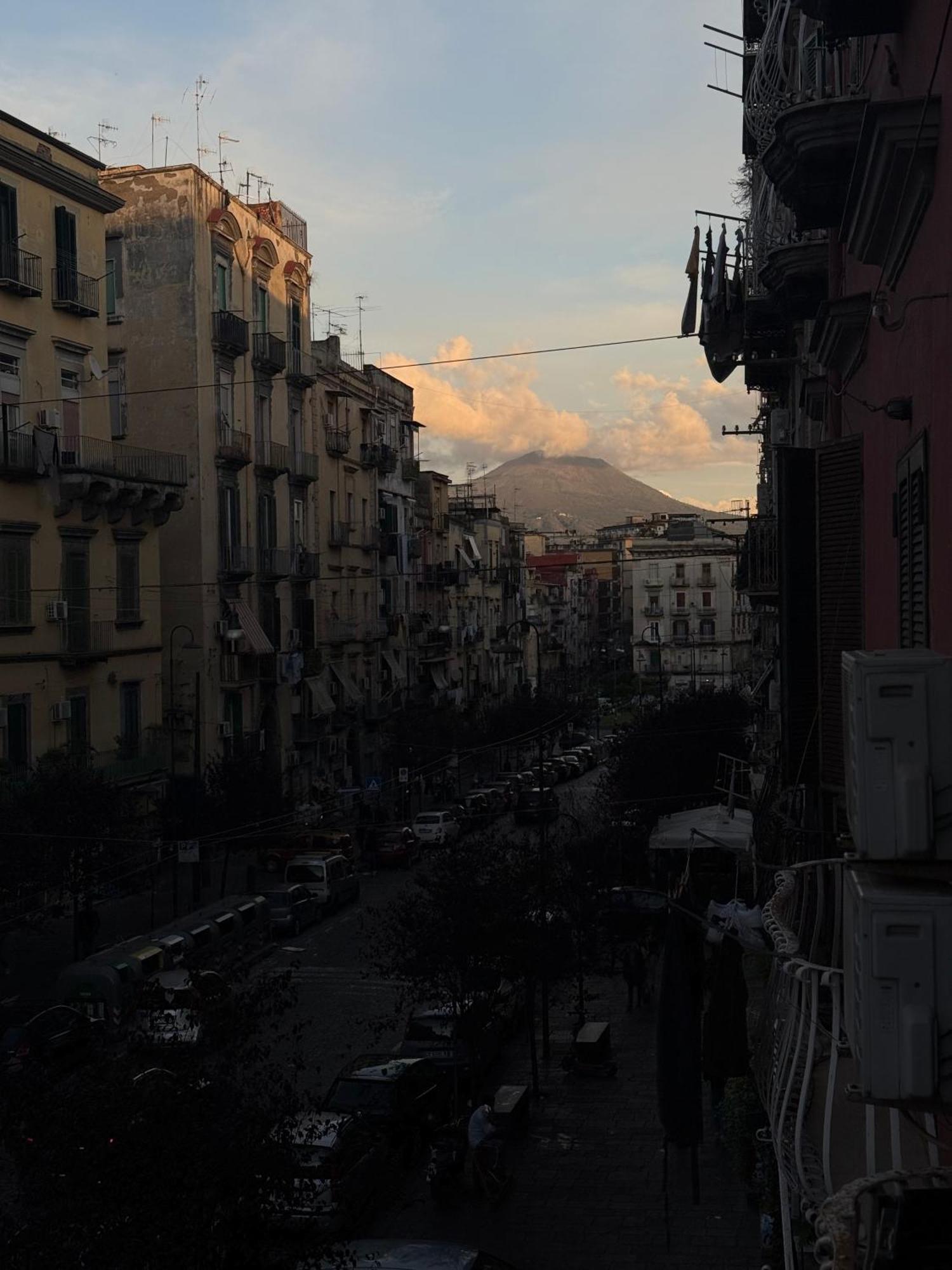 Valentino Caracciolo 105 Apartment Napoli Bagian luar foto