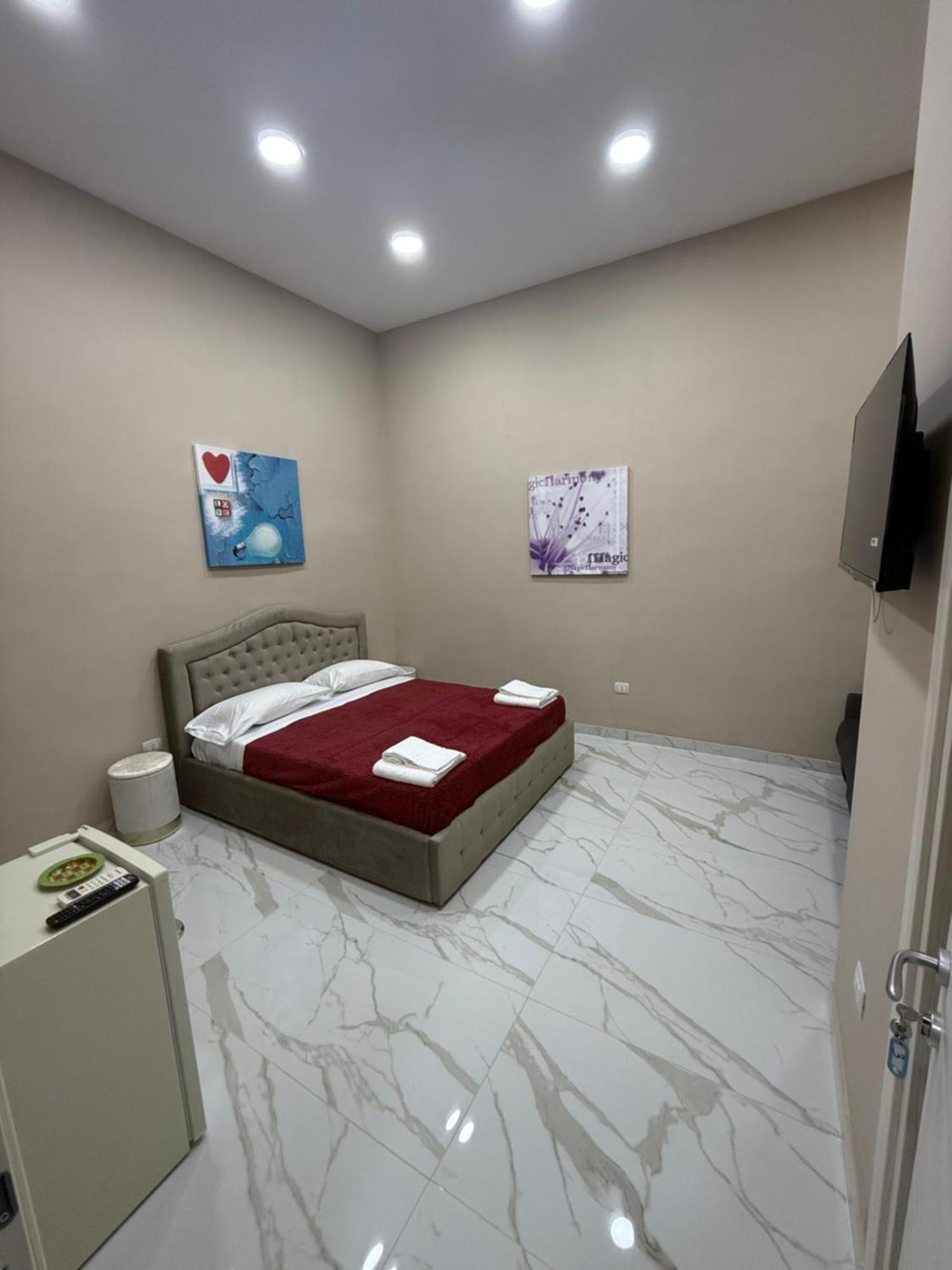 Valentino Caracciolo 105 Apartment Napoli Bagian luar foto