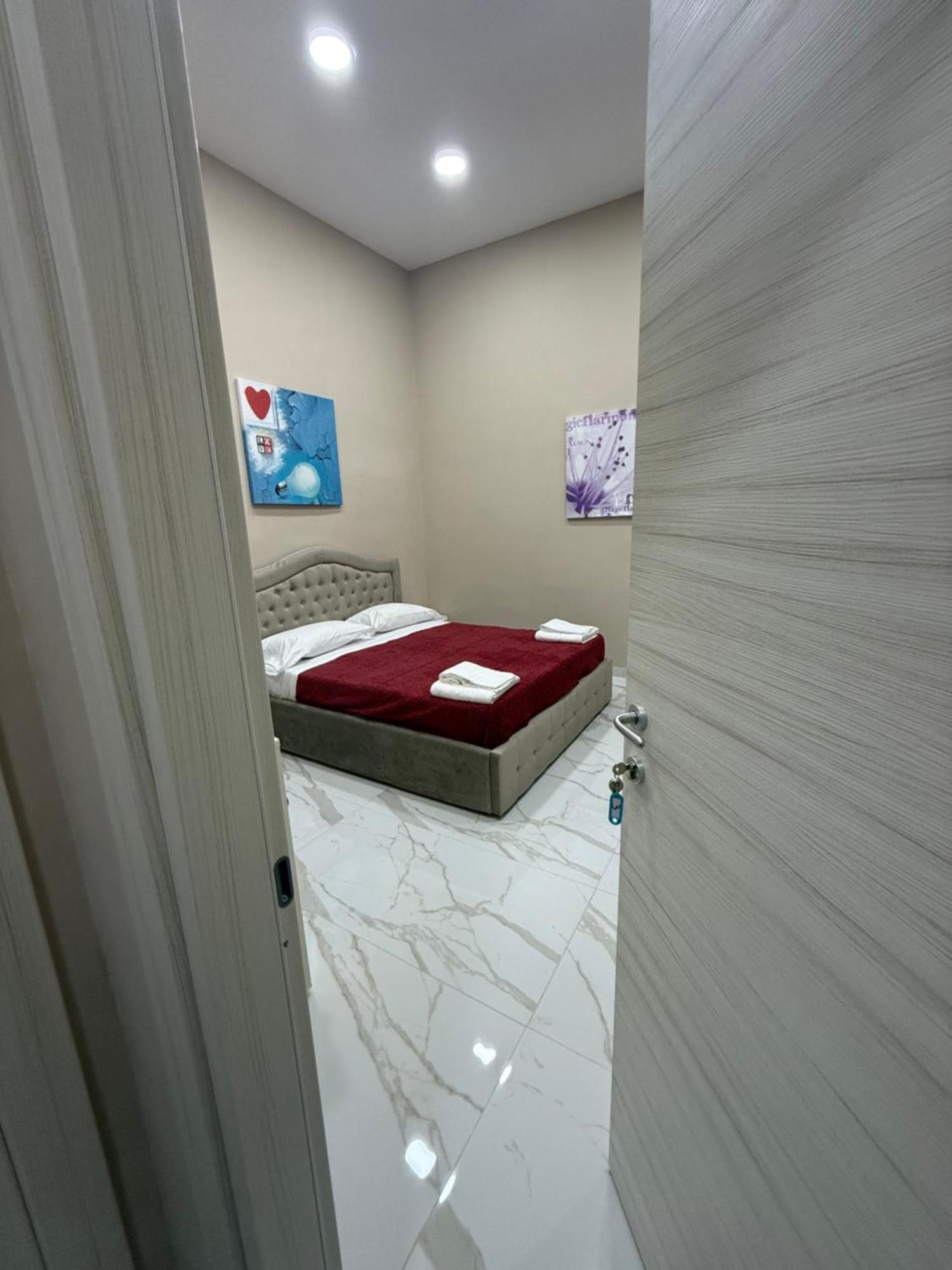 Valentino Caracciolo 105 Apartment Napoli Bagian luar foto