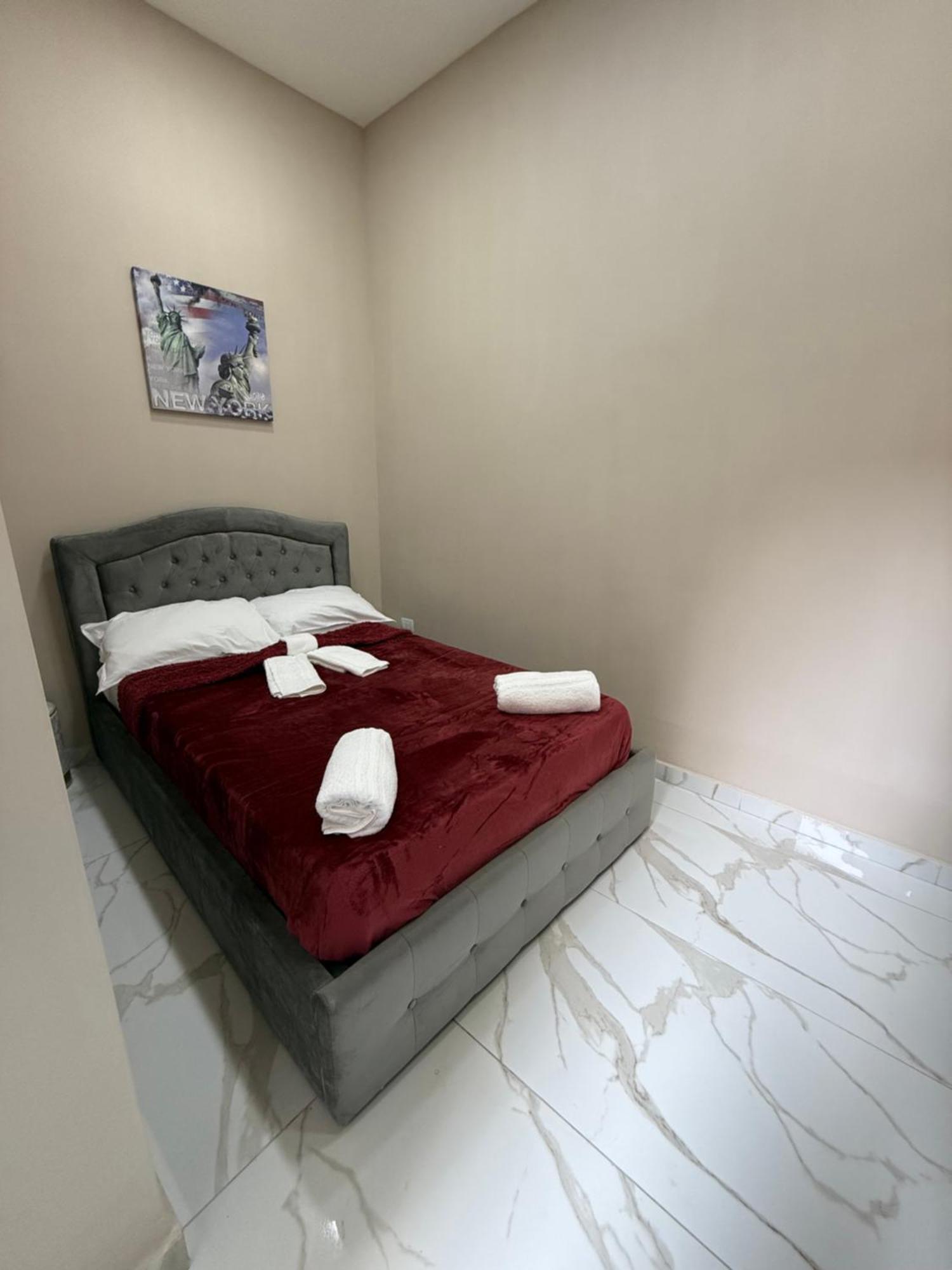 Valentino Caracciolo 105 Apartment Napoli Bagian luar foto