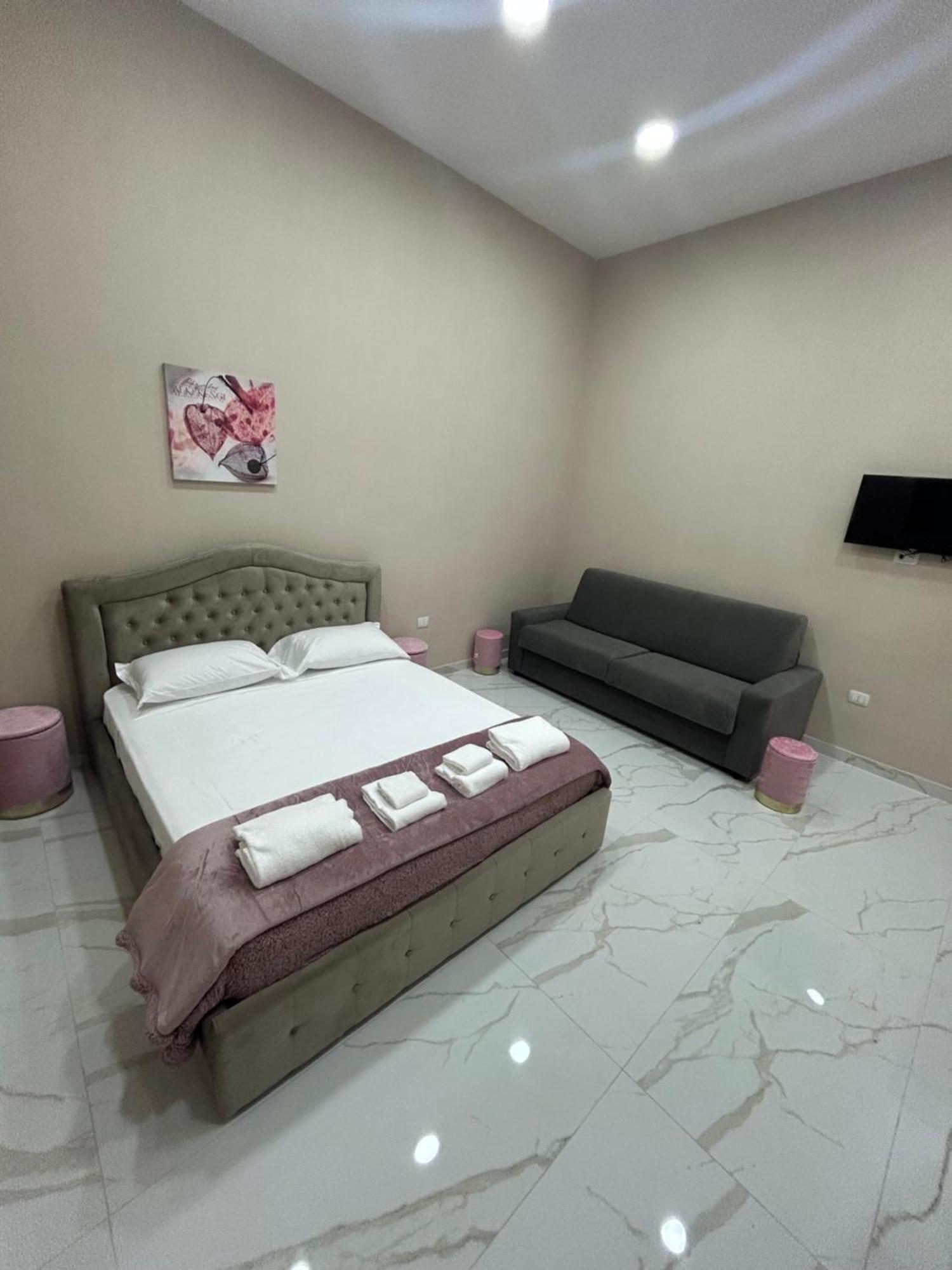Valentino Caracciolo 105 Apartment Napoli Bagian luar foto