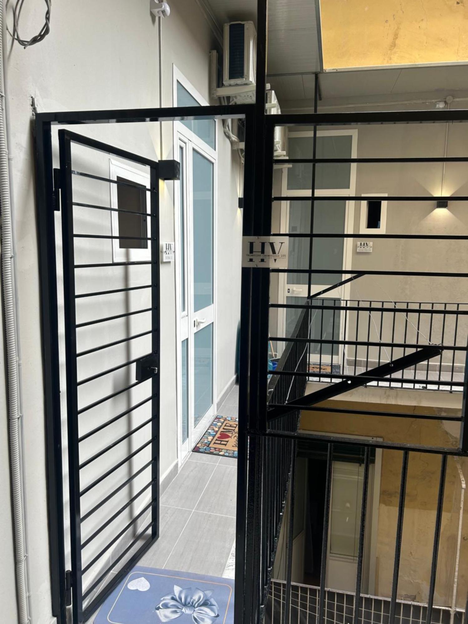 Valentino Caracciolo 105 Apartment Napoli Bagian luar foto