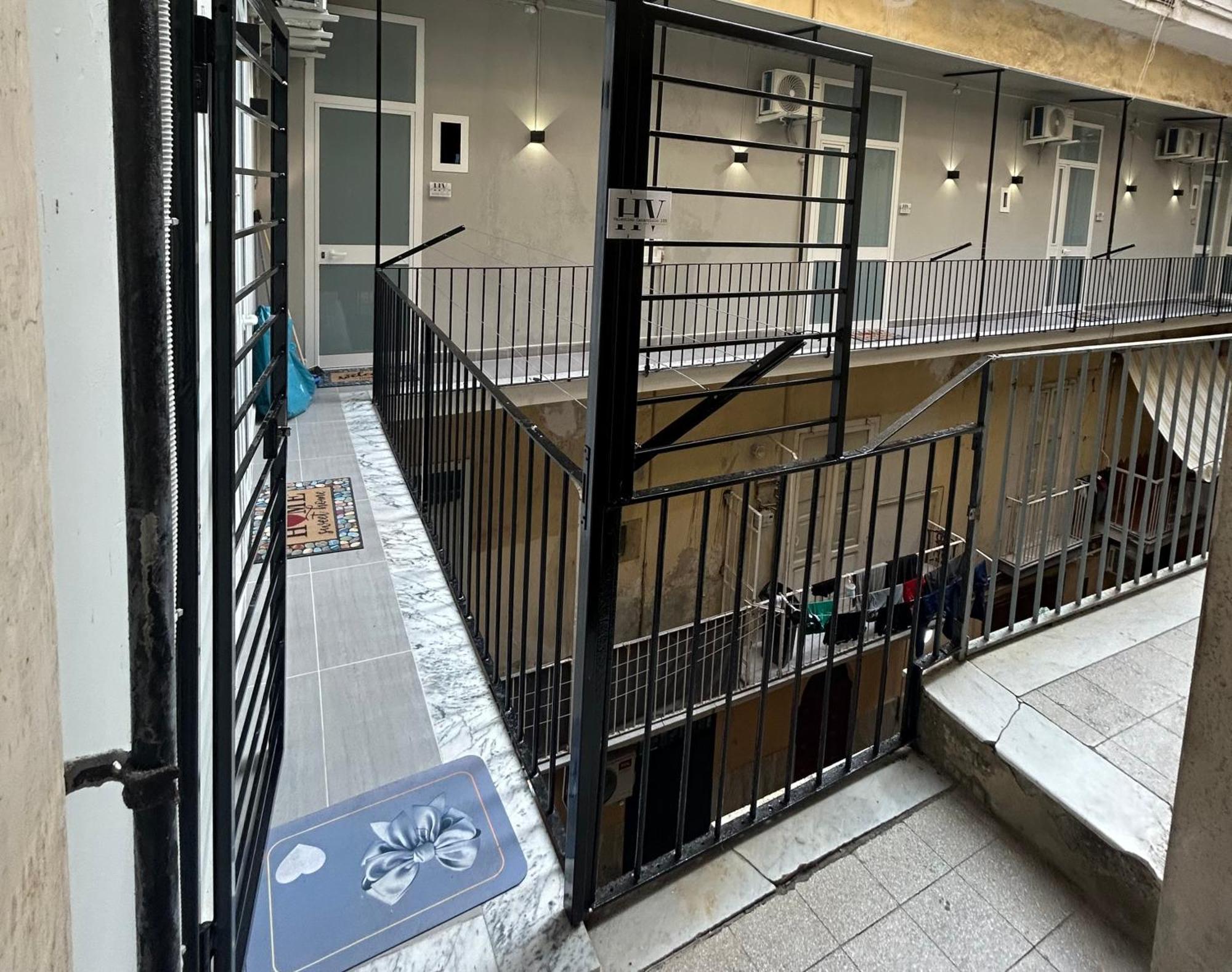 Valentino Caracciolo 105 Apartment Napoli Bagian luar foto