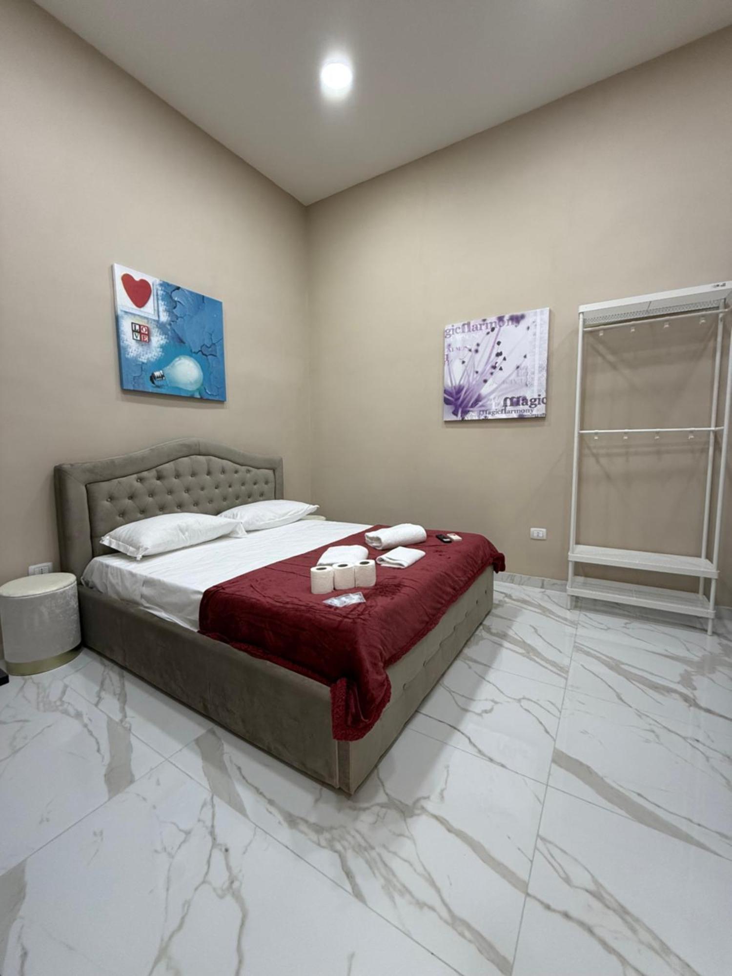 Valentino Caracciolo 105 Apartment Napoli Bagian luar foto