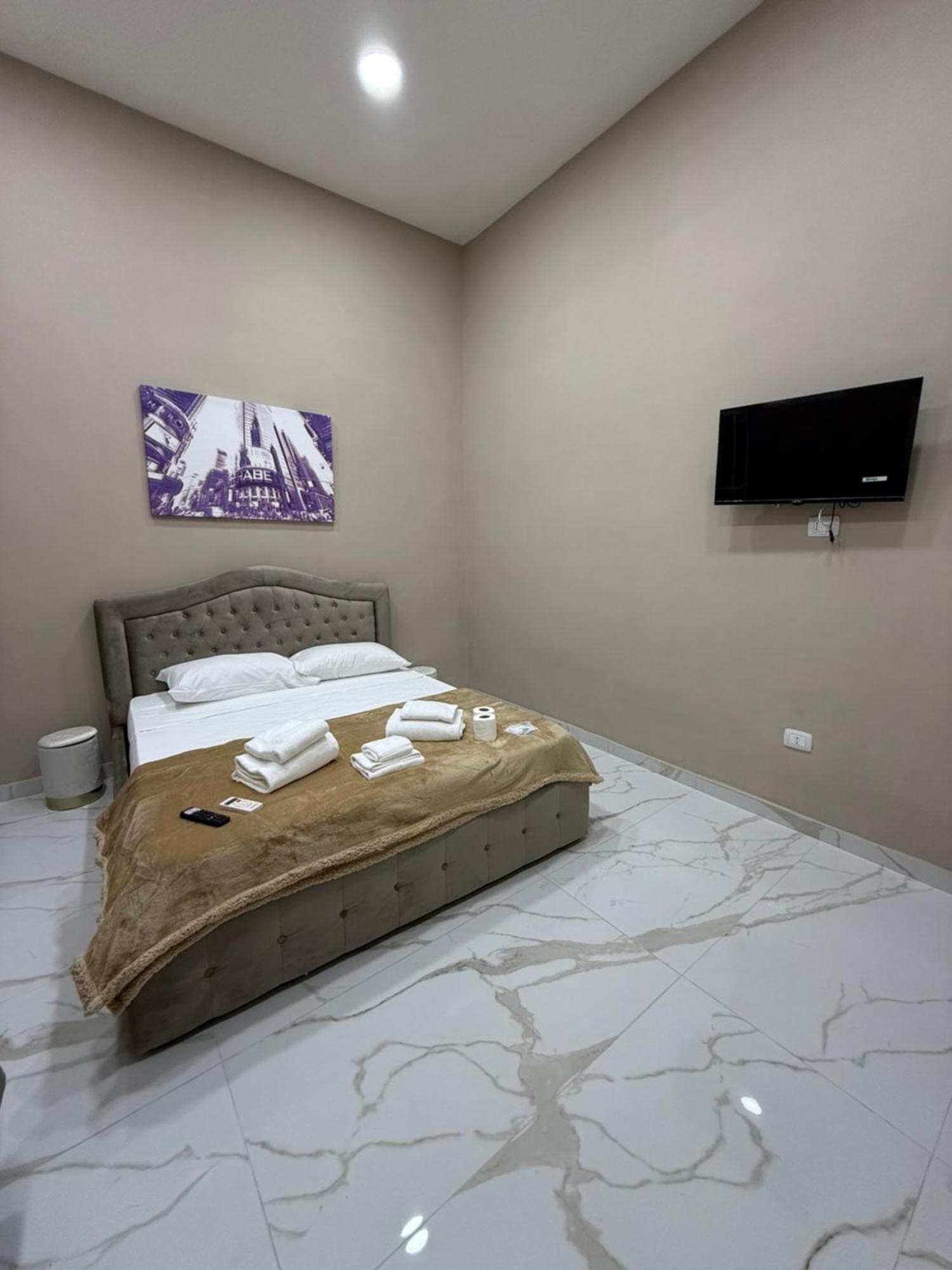Valentino Caracciolo 105 Apartment Napoli Bagian luar foto