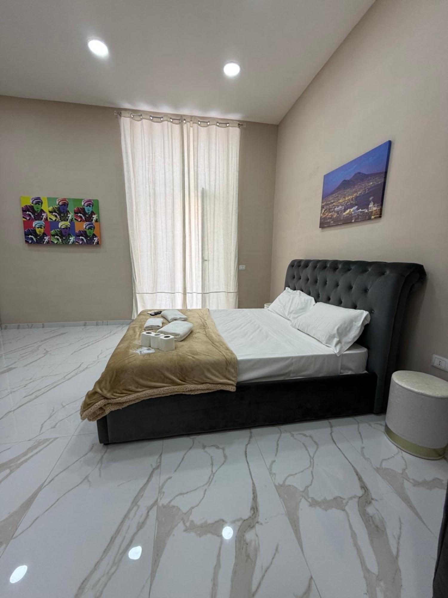 Valentino Caracciolo 105 Apartment Napoli Bagian luar foto