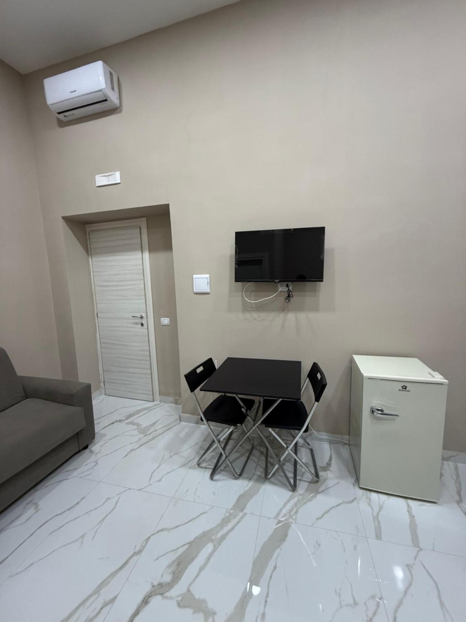 Valentino Caracciolo 105 Apartment Napoli Bagian luar foto