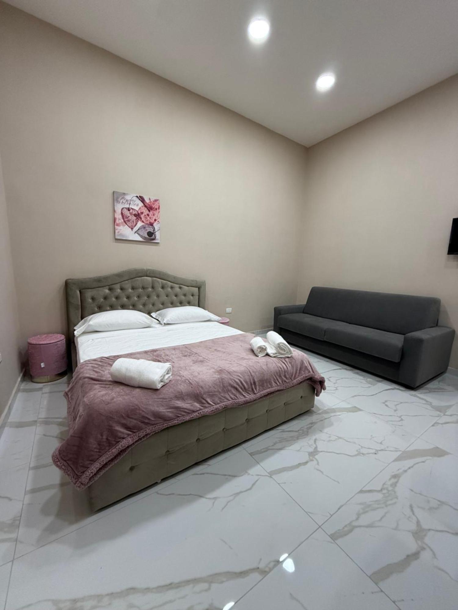 Valentino Caracciolo 105 Apartment Napoli Bagian luar foto