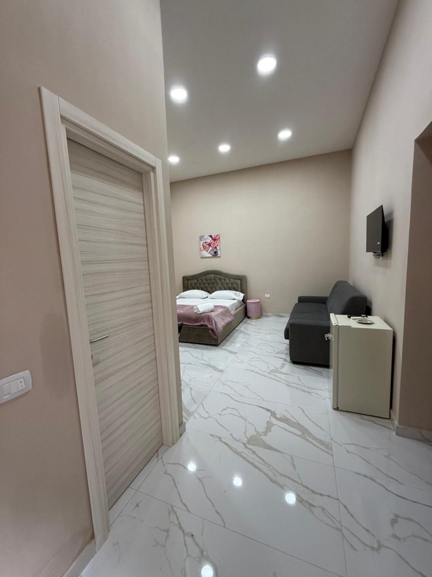 Valentino Caracciolo 105 Apartment Napoli Bagian luar foto