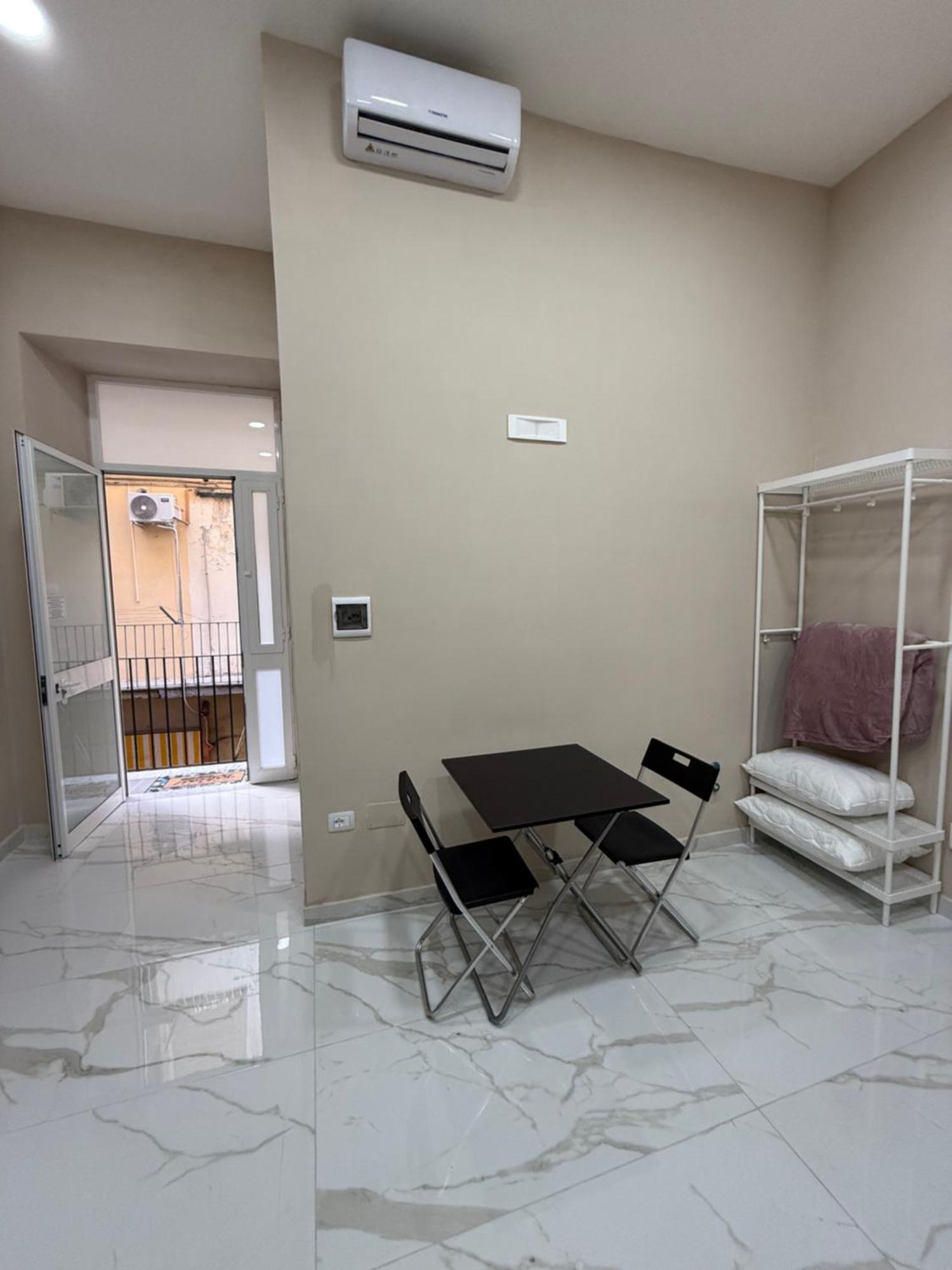 Valentino Caracciolo 105 Apartment Napoli Bagian luar foto