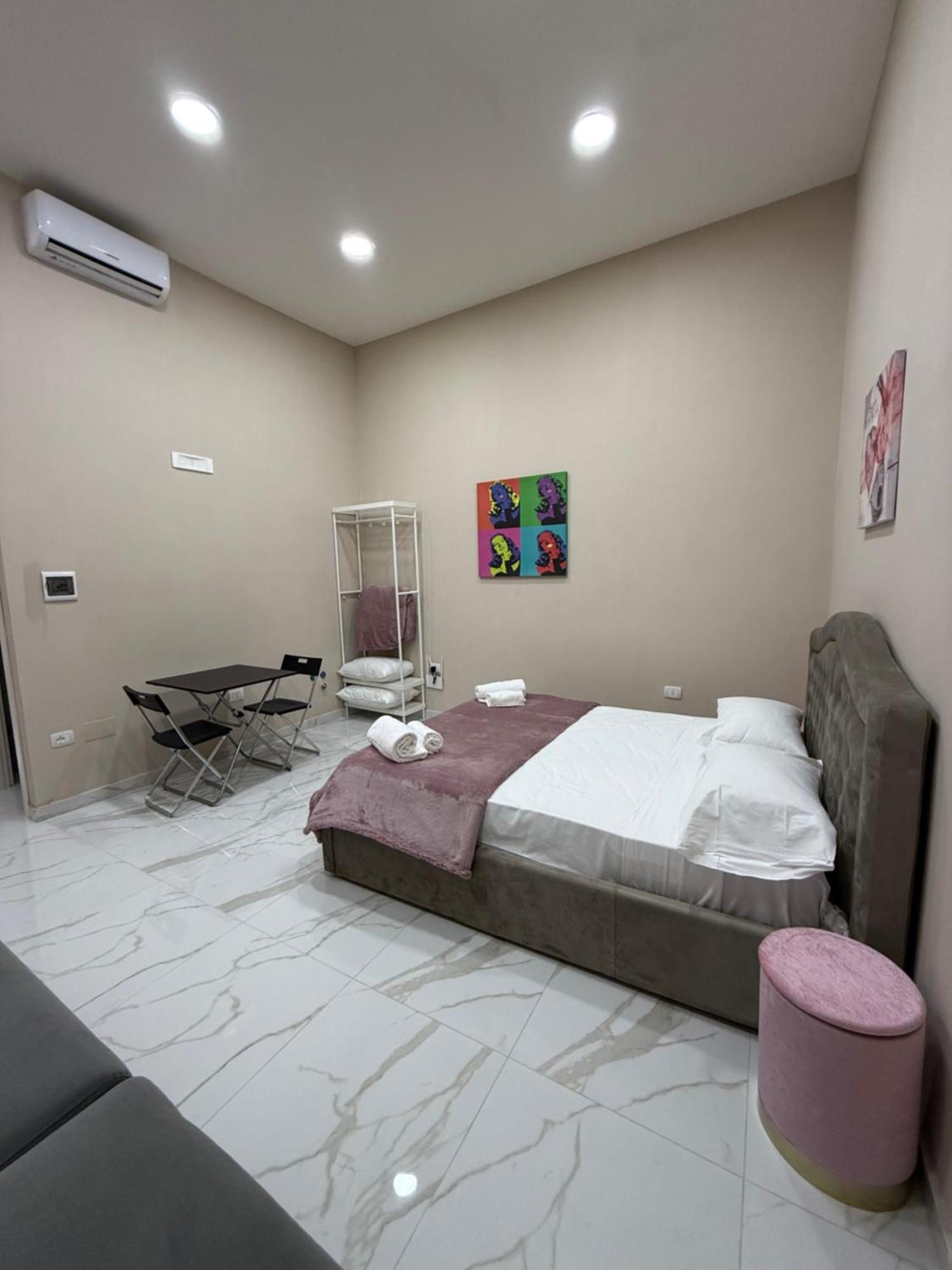 Valentino Caracciolo 105 Apartment Napoli Bagian luar foto