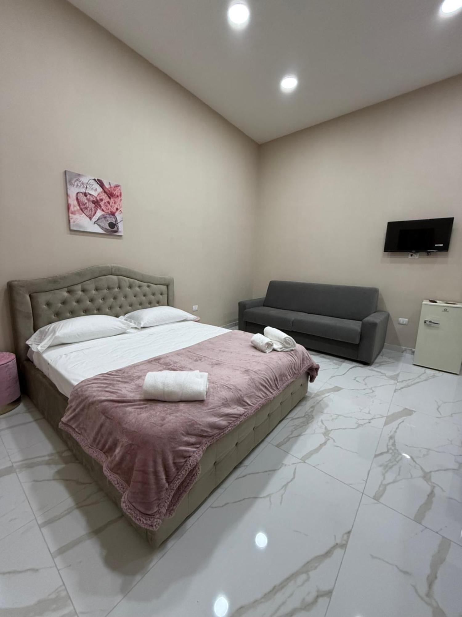 Valentino Caracciolo 105 Apartment Napoli Bagian luar foto