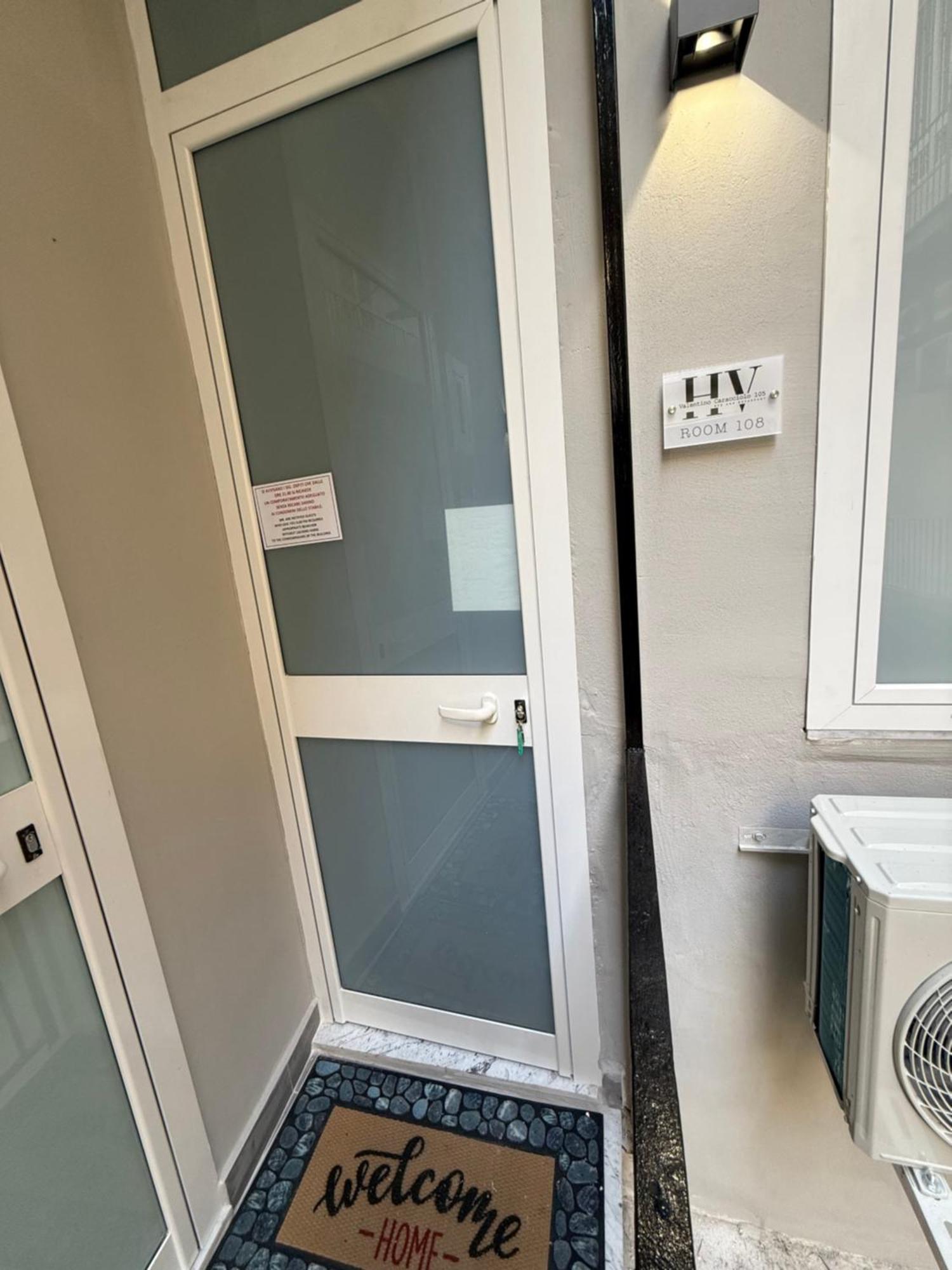 Valentino Caracciolo 105 Apartment Napoli Bagian luar foto